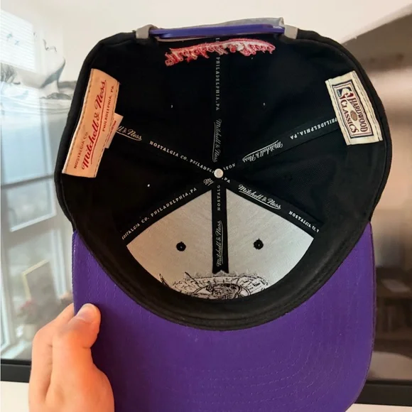 Toronto Raptors Hat - Picture 3 of 3